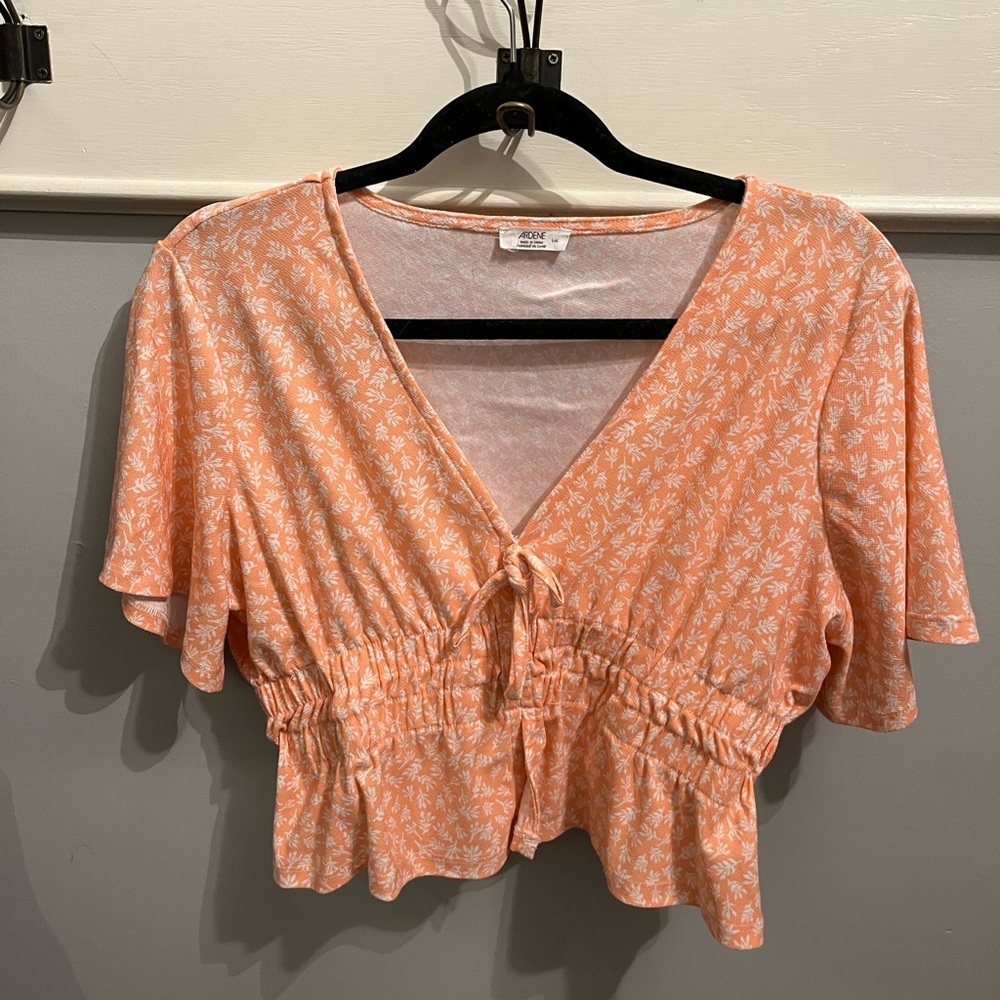 Ardene size large v neck fancy shirt cropped